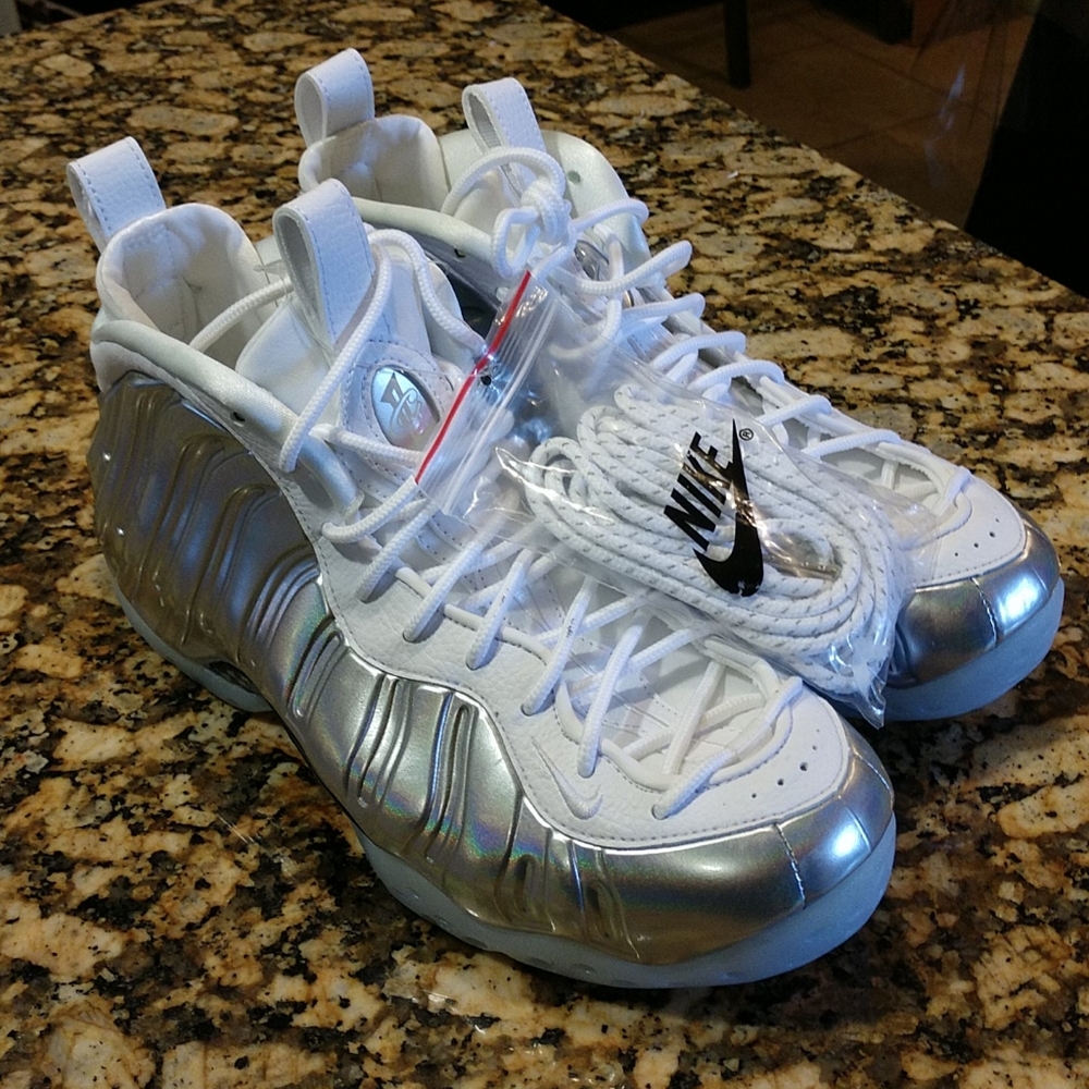 Nike Womens Air Foamposite size 9